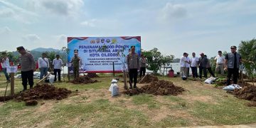 Polda Banten Tanam 1.000 Pohon di Situ Rawa Arum
