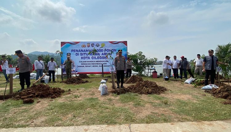 Polda Banten Tanam 1.000 Pohon di Situ Rawa Arum