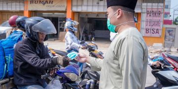 Abu Vulkanik GAK Sampai ke Cilegon, Wali Kota Bagikan Masker